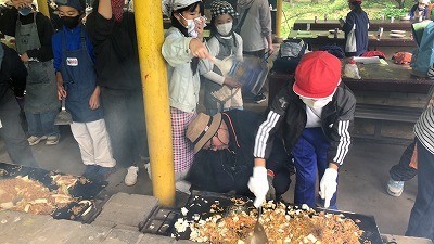 野外炊飯（やきそば）