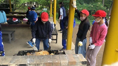 野外炊飯（やきそば）