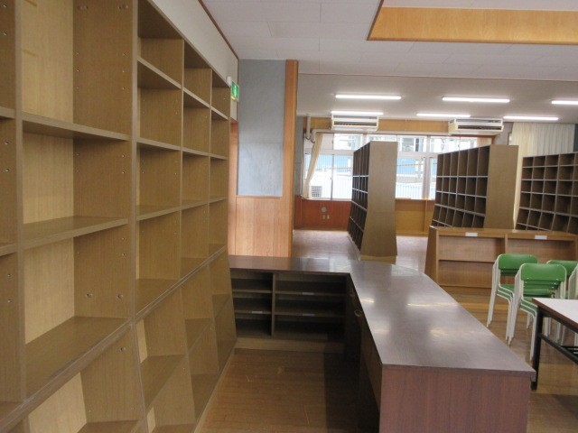 新図書室②（カウンター）