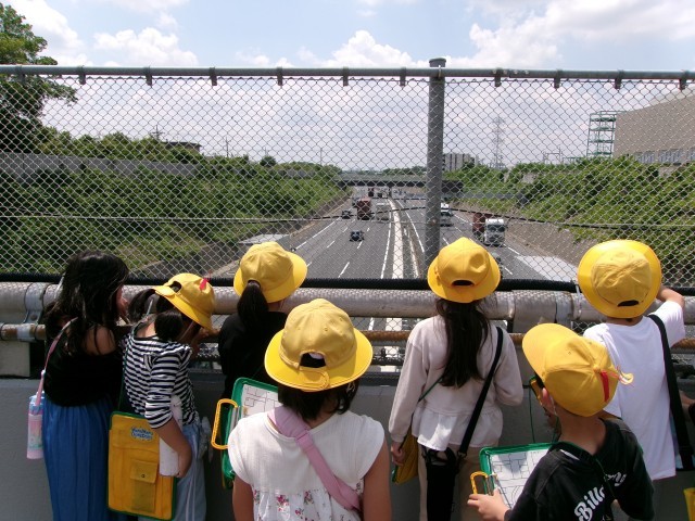 高速道路は車がいっぱい。
